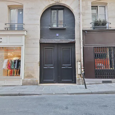 Studio Quartier Saint Michel Notre Dame Free Netflix-3